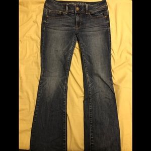 American Eagle size 6 short kickboot super stretch